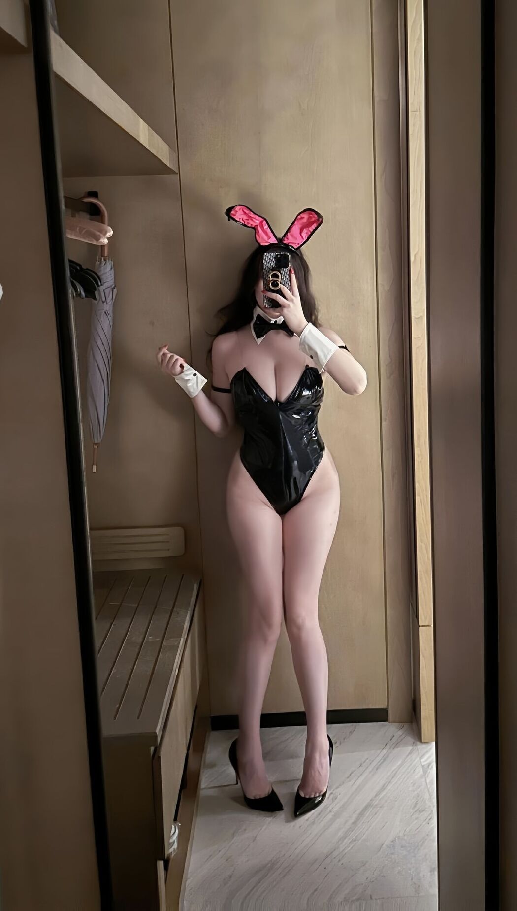 Ke Ke Xi YYY 可可西yyy &#8211; 黑色漆皮兔女郎 (41P &#8211; 2V)