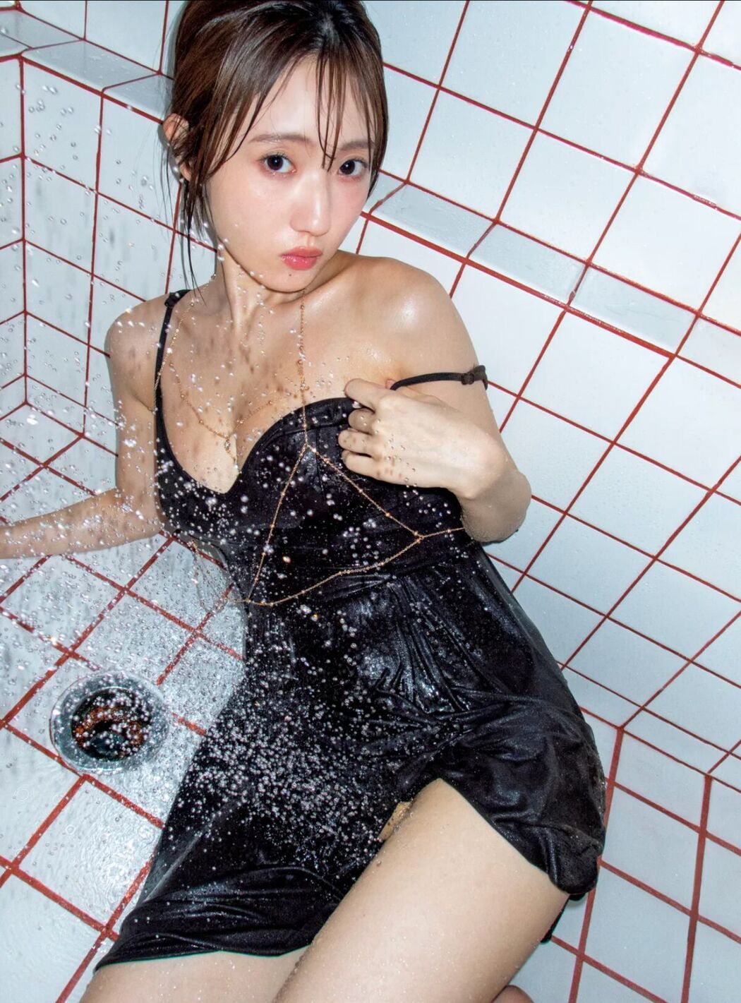 JP Chu Chu 春蝶chuchu &#8211; FRIDAY GOLD ガチ恋ちゅーいっ (15P)