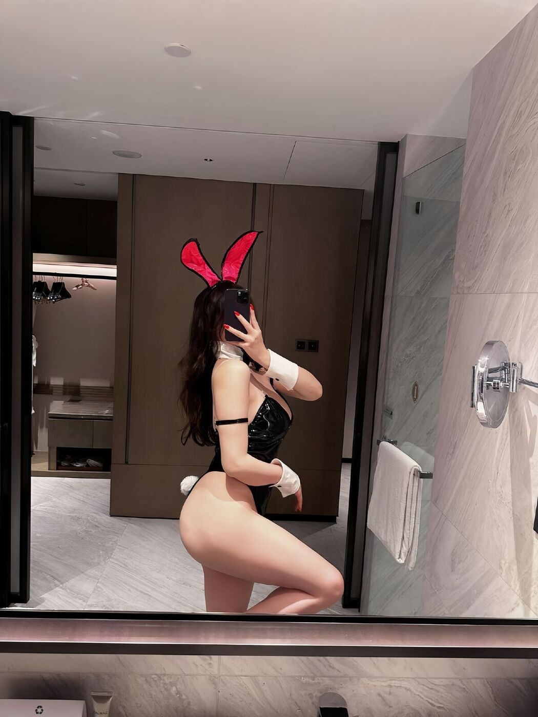 Ke Ke Xi YYY 可可西yyy &#8211; 黑色漆皮兔女郎 (41P &#8211; 2V)