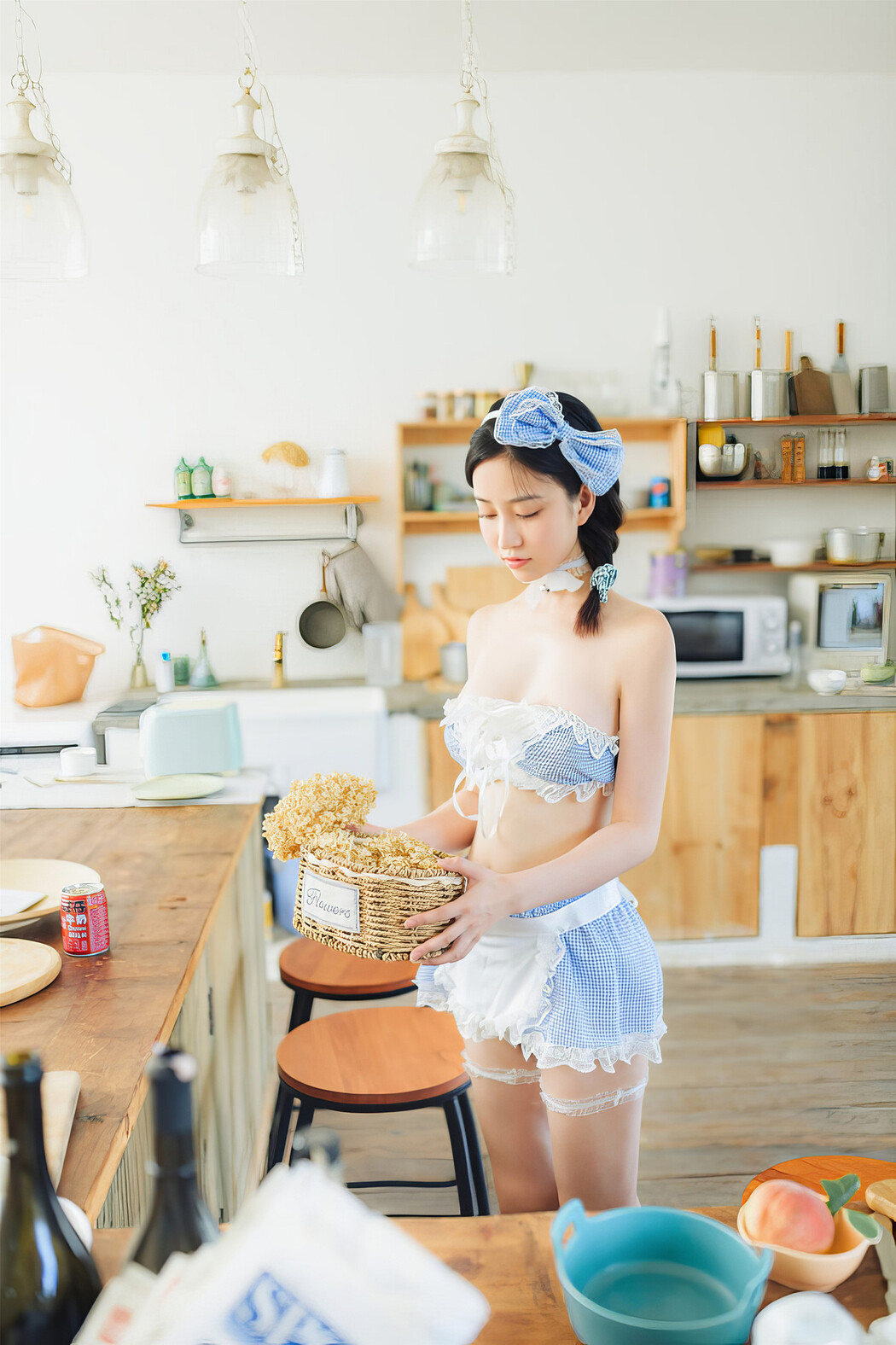 年年Nnian, 写真集 小姐姐厨师 Chef Girl