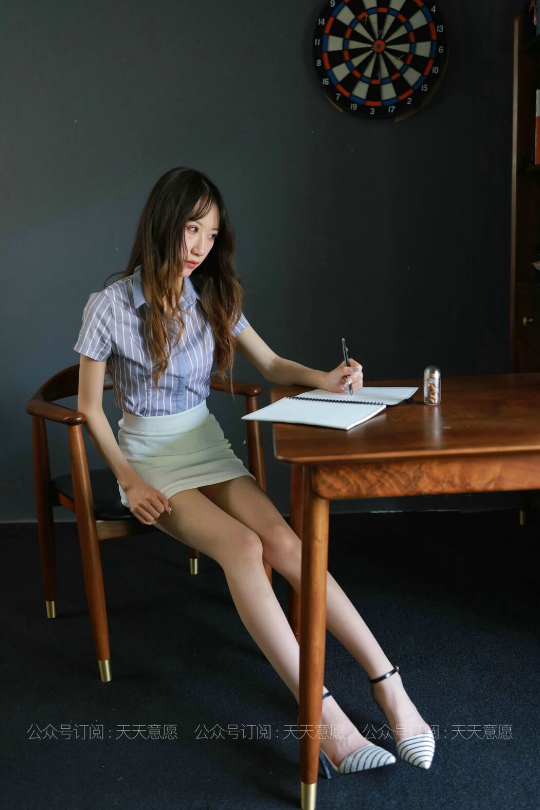 IESS异思趣向 No.829 Yi Yi