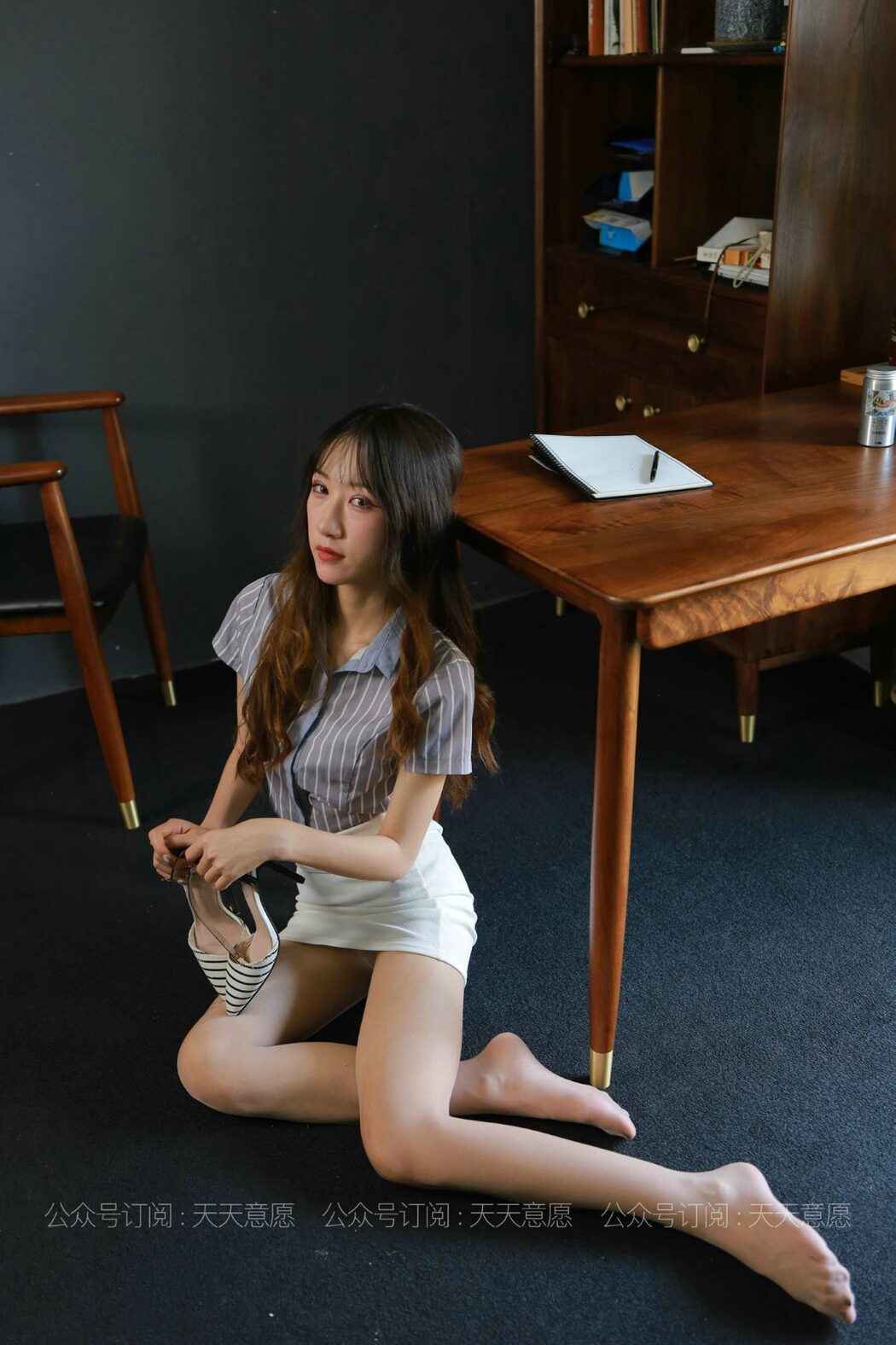 IESS异思趣向 No.829 Yi Yi