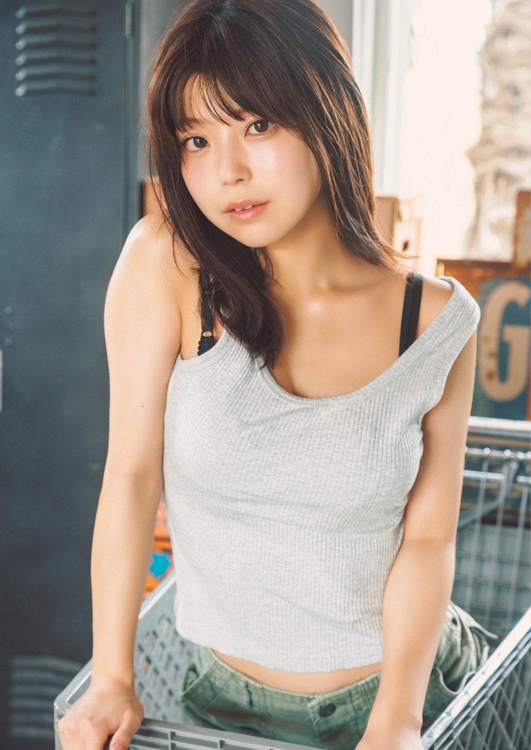 Momo Sakura さくらもも, Young Jump 2025 No.43 (ヤングジャンプ 2025年43号)