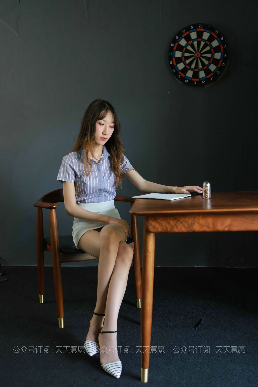 IESS异思趣向 No.829 Yi Yi