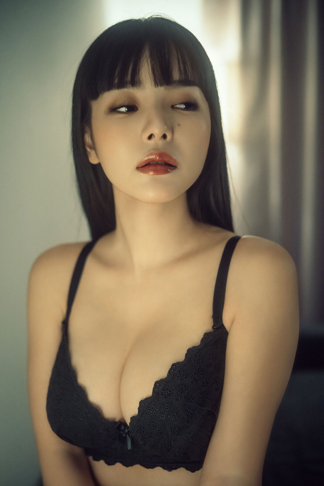 EIMI – Black Bra (82P)