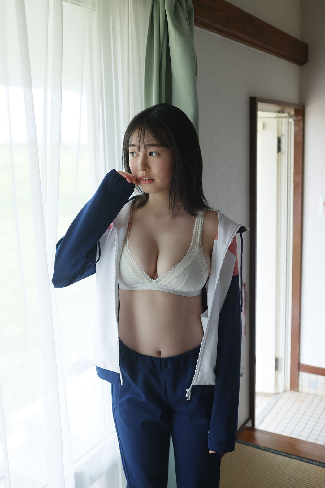 JP Miu Shirahama 白濱美兎 – ヤングガンガンデジタル限定写真集 君と合宿中 デジタル版ヤングガンガン特別編集 (73P)