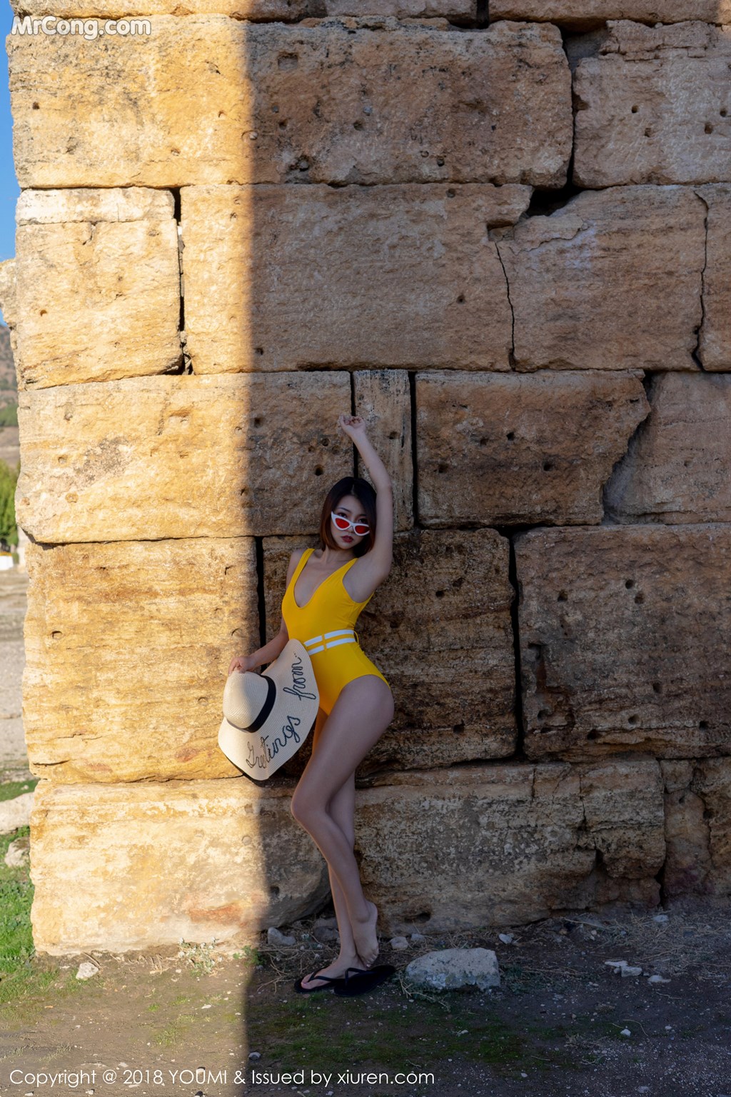 YouMi Vol.243: LRIS (冯木木) (47 images)