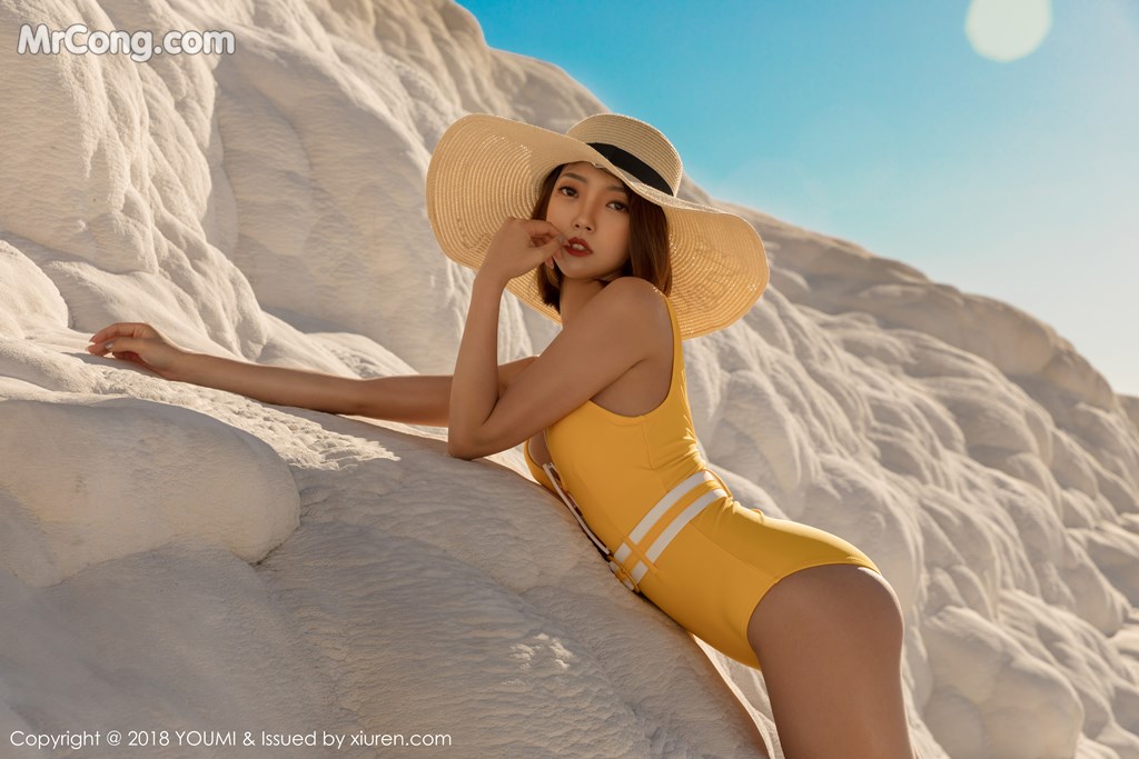 YouMi Vol.243: LRIS (冯木木) (47 images)