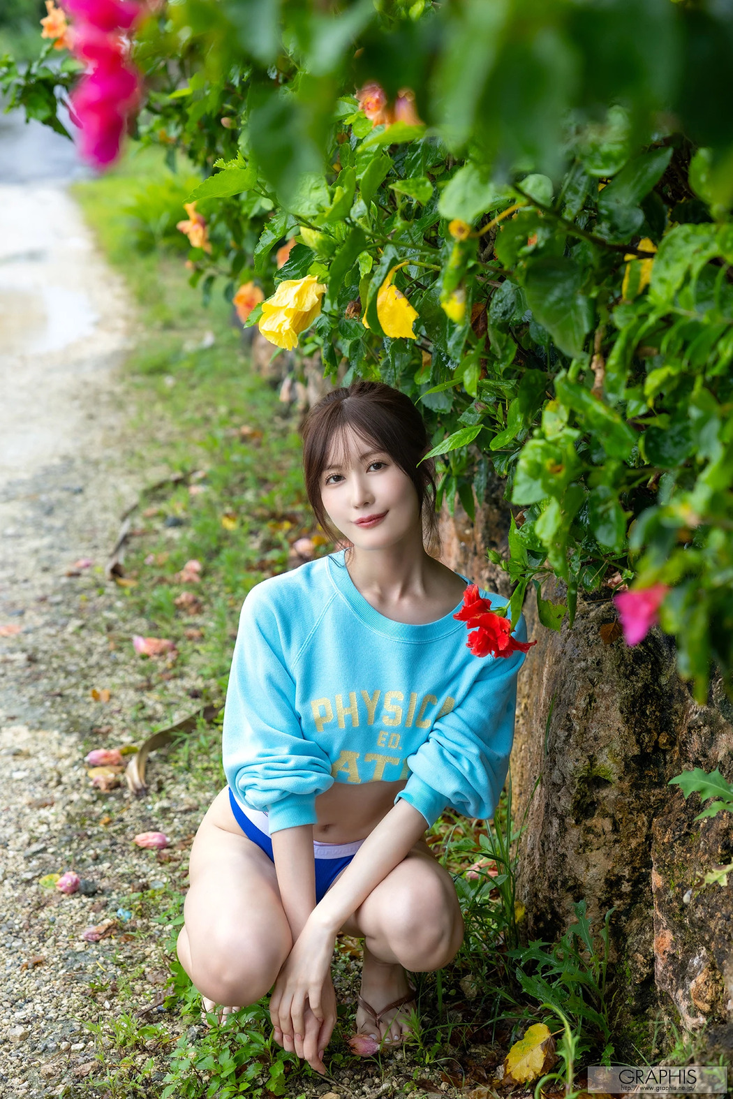 Riho Fujimori 藤森里穂, Graphis Gals 「Looks hot on you!」 Vol.01
