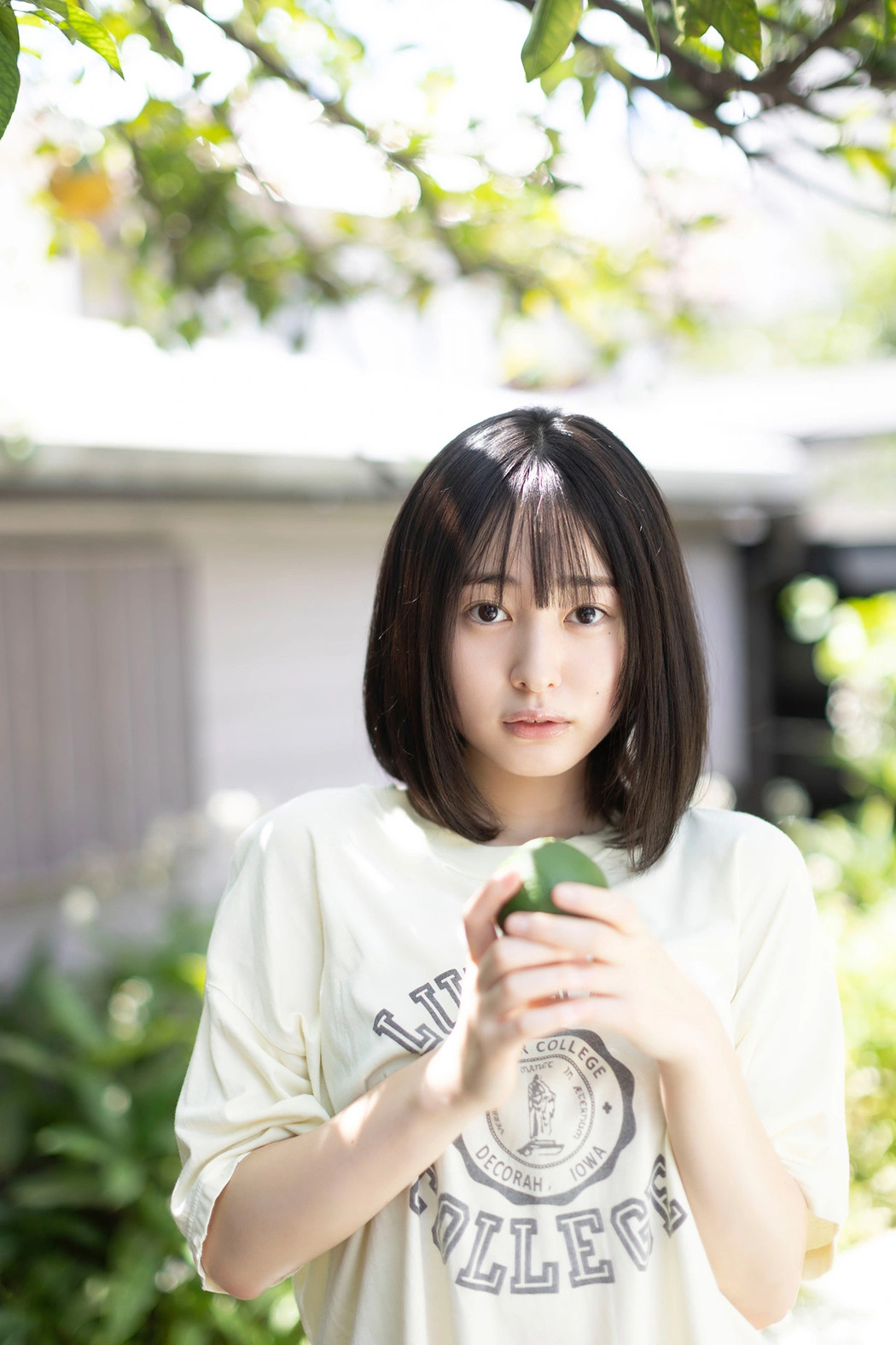 Miu Shirahama 白濱美兎, FLASHデジタル写真集 「ちょっぴりオトナ」 Set.01