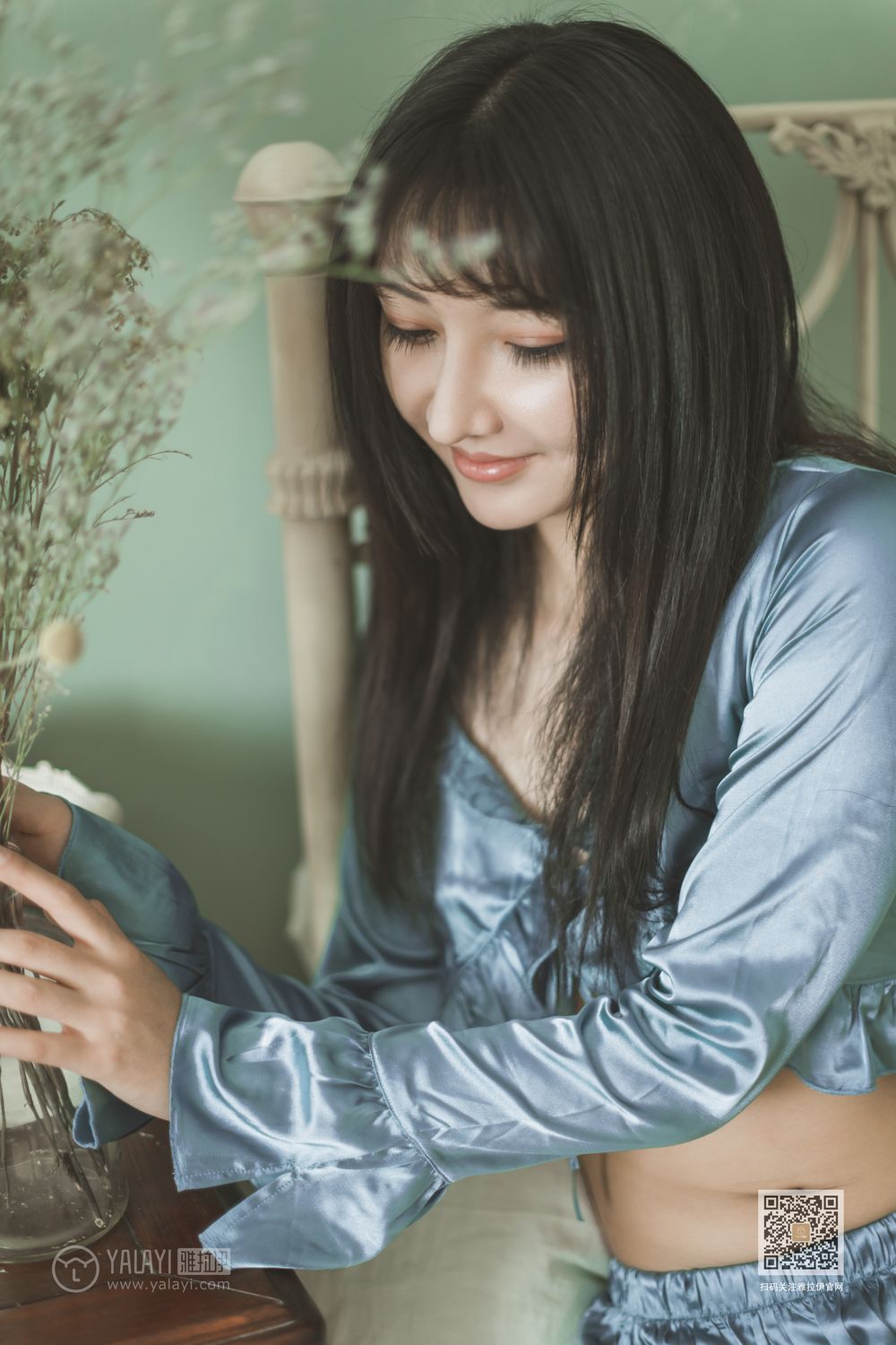 YALAYI Vol.527 Sit Beside Me