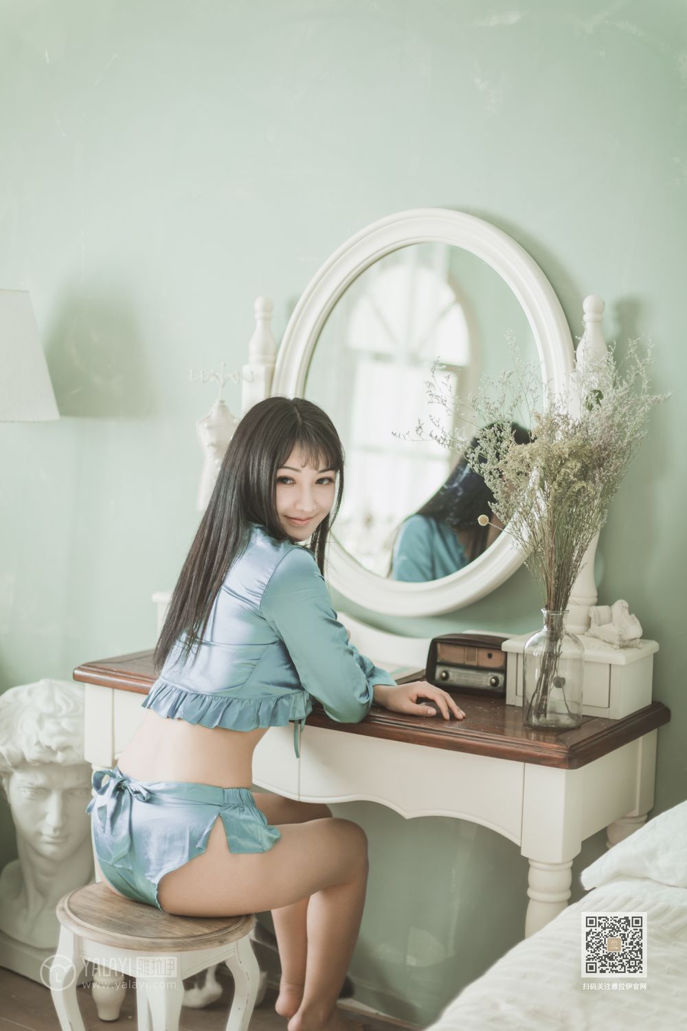 YALAYI Vol.527 Sit Beside Me