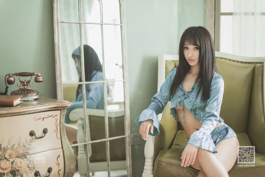 YALAYI Vol.527 Sit Beside Me