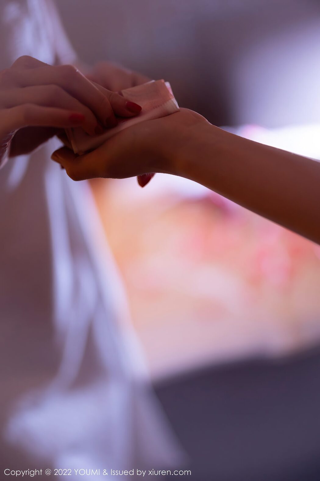 YouMi尤蜜荟 Vol.816 Nai Ping Tu Fei Yuan Ai Cuo Chou Hei Qiong