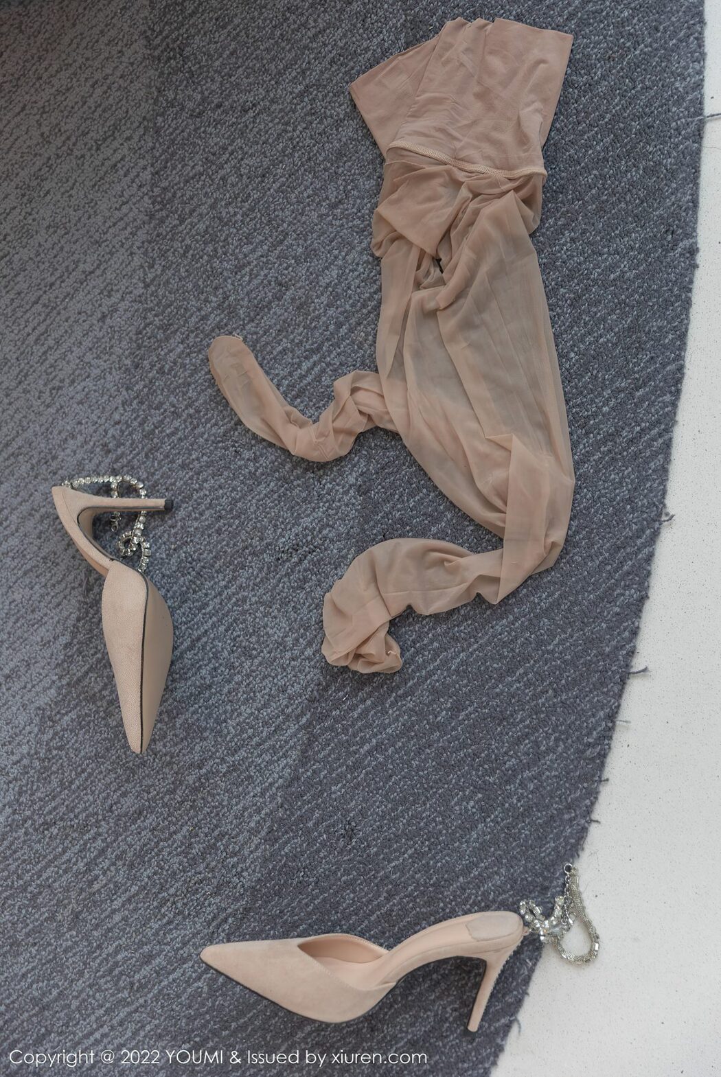 YouMi尤蜜荟 Vol.813 Nai Ping Tu Fei Yuan Ai Cuo Chou Hei Qiong