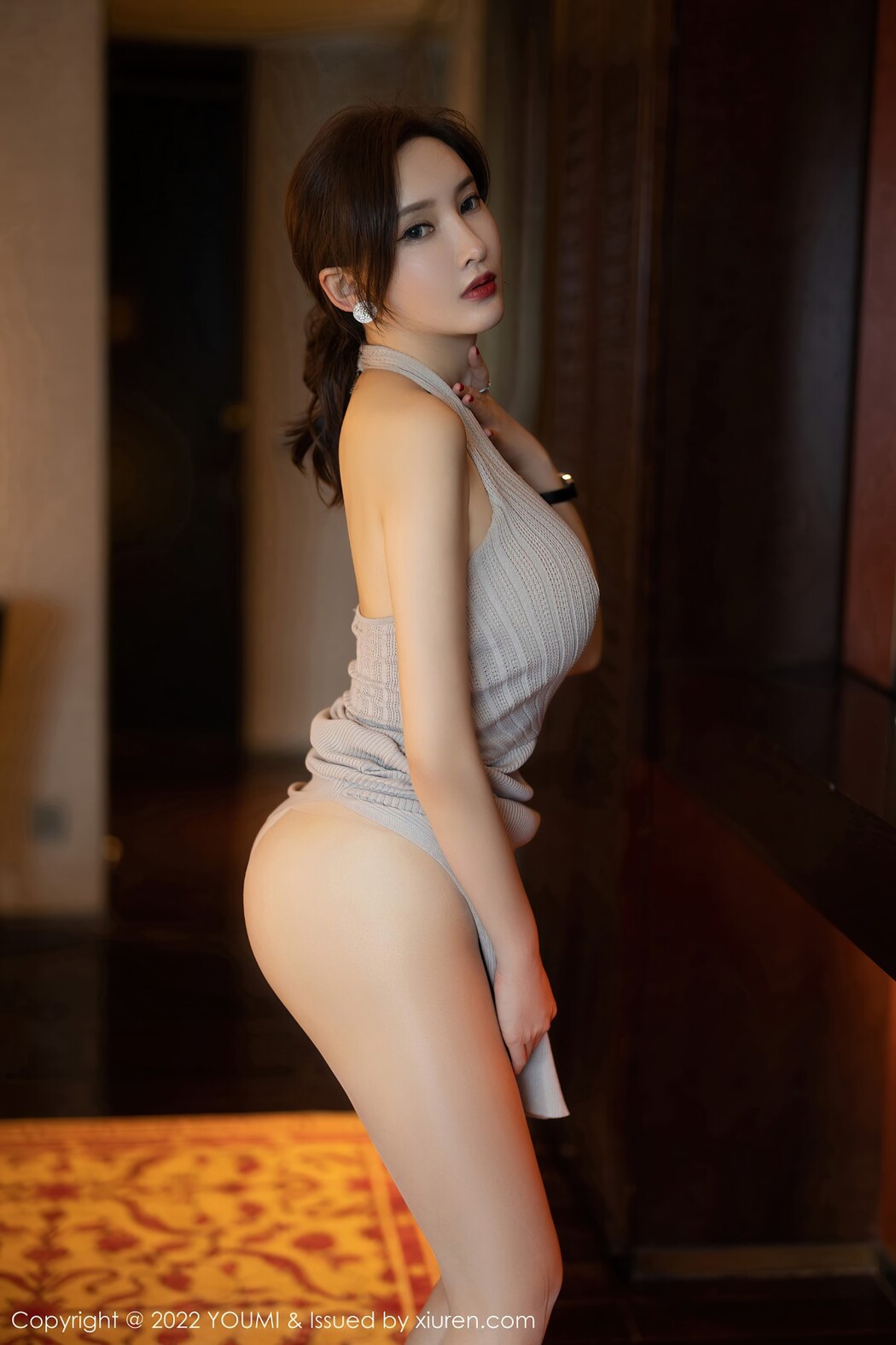 YouMi尤蜜荟 Vol.838 Nai Ping Tu Fei Yuan Ai Cuo Chou Hei Qiong