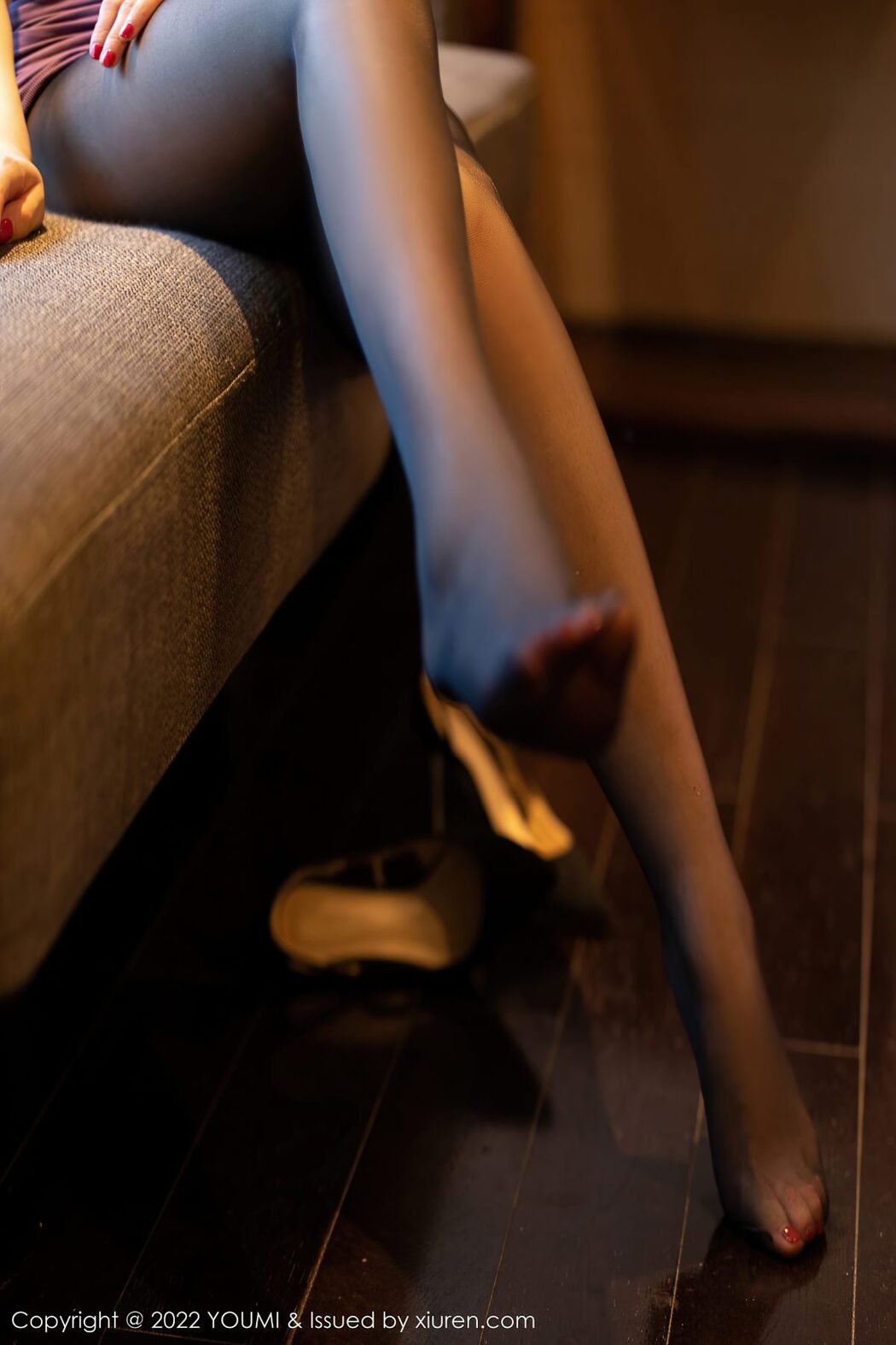 YouMi尤蜜荟 Vol.807 Nai Ping Tu Fei Yuan Ai Cuo Chou Hei Qiong