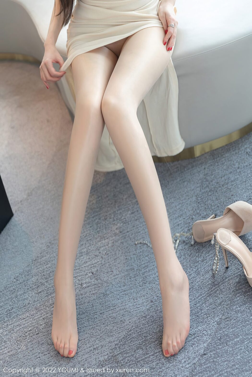 YouMi尤蜜荟 Vol.813 Nai Ping Tu Fei Yuan Ai Cuo Chou Hei Qiong