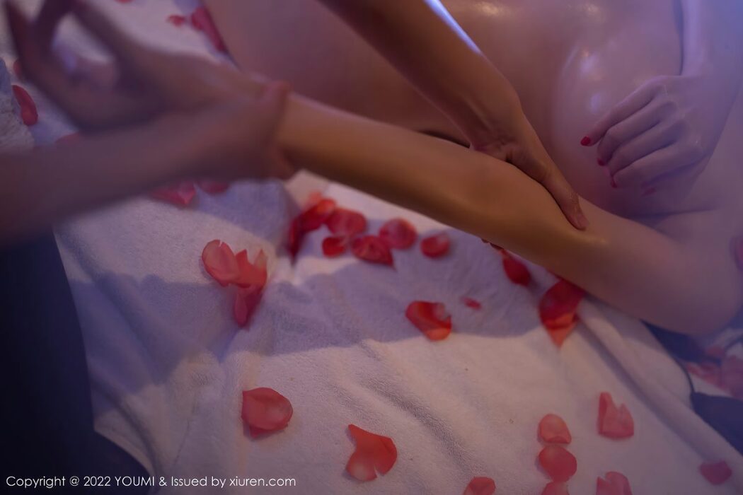 YouMi尤蜜荟 Vol.816 Nai Ping Tu Fei Yuan Ai Cuo Chou Hei Qiong