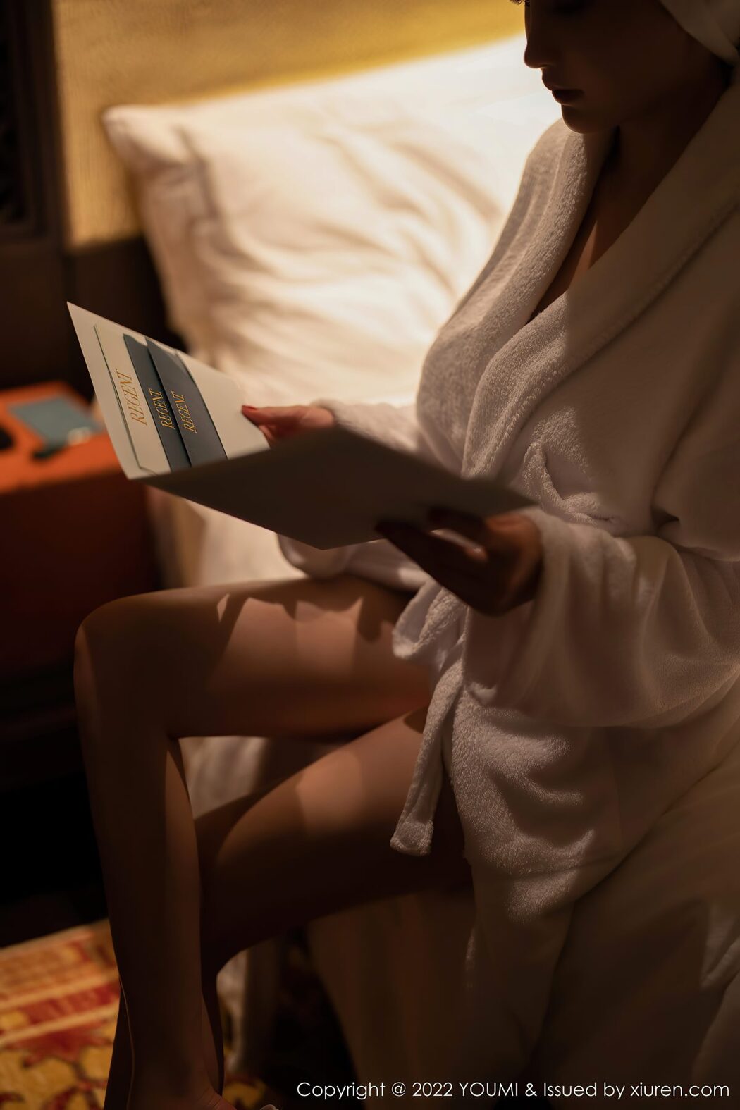 YouMi尤蜜荟 Vol.816 Nai Ping Tu Fei Yuan Ai Cuo Chou Hei Qiong