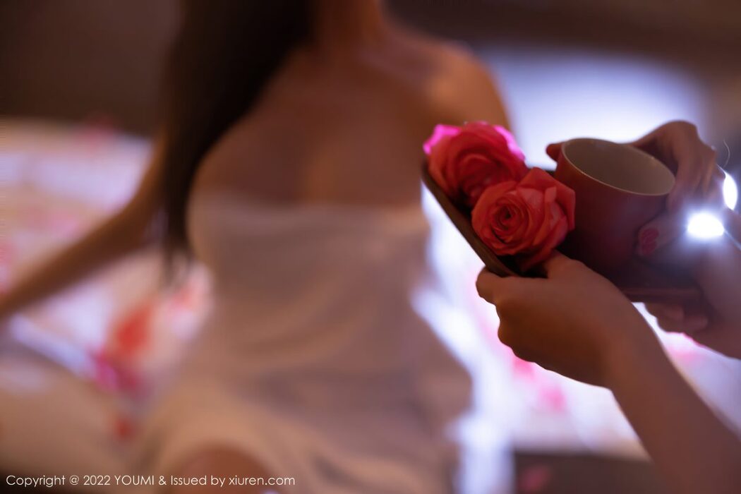 YouMi尤蜜荟 Vol.816 Nai Ping Tu Fei Yuan Ai Cuo Chou Hei Qiong