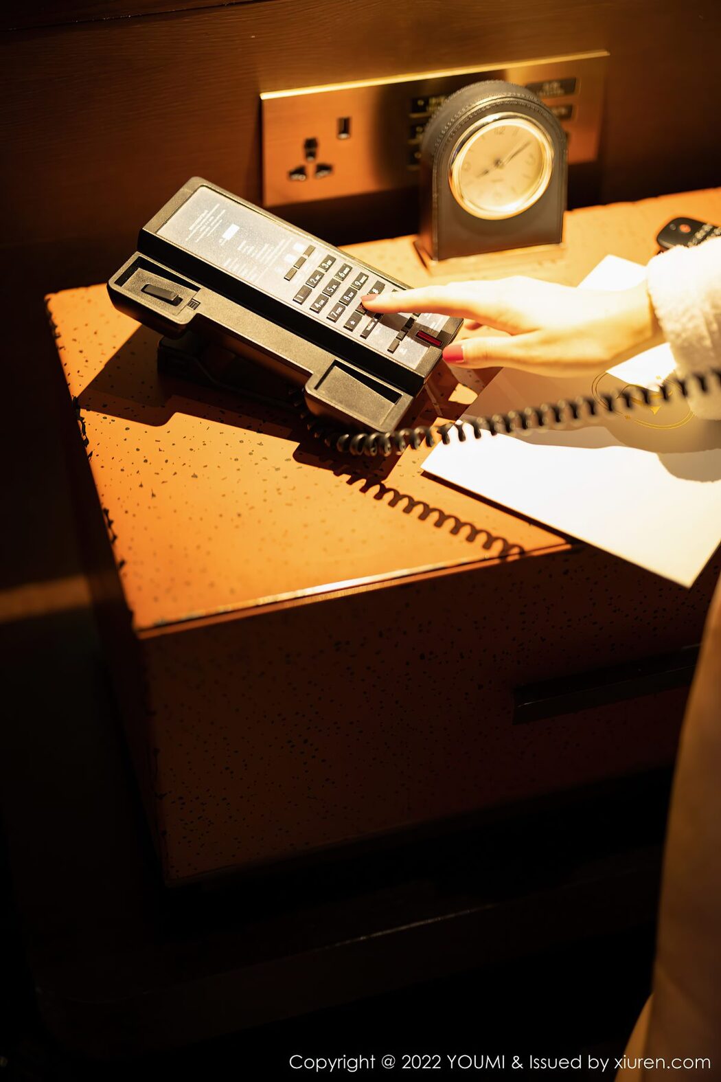 YouMi尤蜜荟 Vol.816 Nai Ping Tu Fei Yuan Ai Cuo Chou Hei Qiong