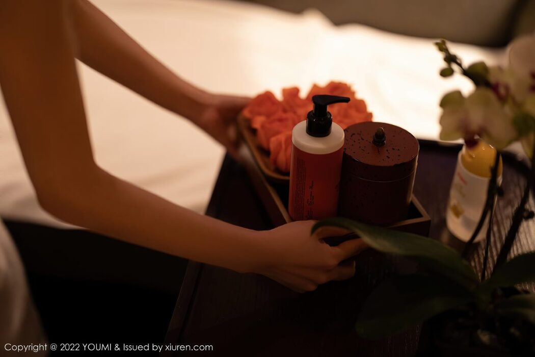 YouMi尤蜜荟 Vol.816 Nai Ping Tu Fei Yuan Ai Cuo Chou Hei Qiong