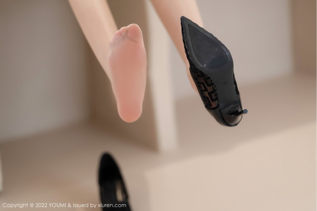 YouMi尤蜜荟 Vol.858 Nai Ping Tu Fei Yuan Ai Cuo Chou Hei Qiong