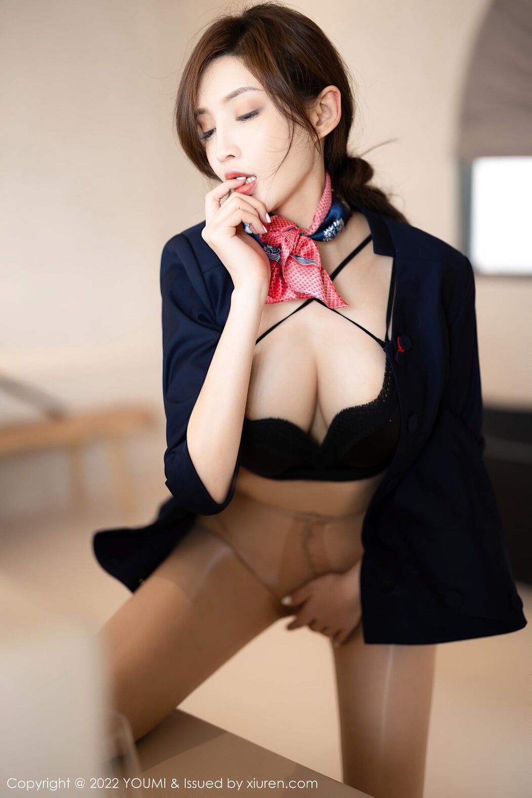 YouMi尤蜜荟 Vol.858 Nai Ping Tu Fei Yuan Ai Cuo Chou Hei Qiong