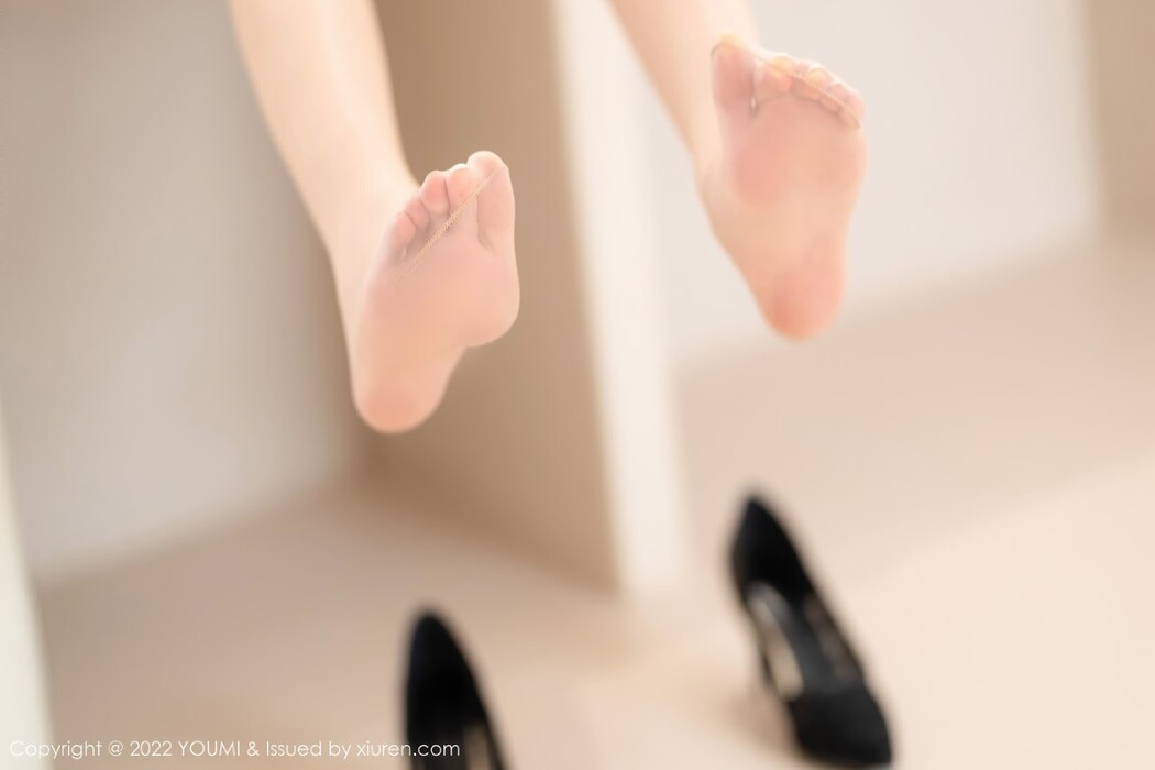 YouMi尤蜜荟 Vol.858 Nai Ping Tu Fei Yuan Ai Cuo Chou Hei Qiong