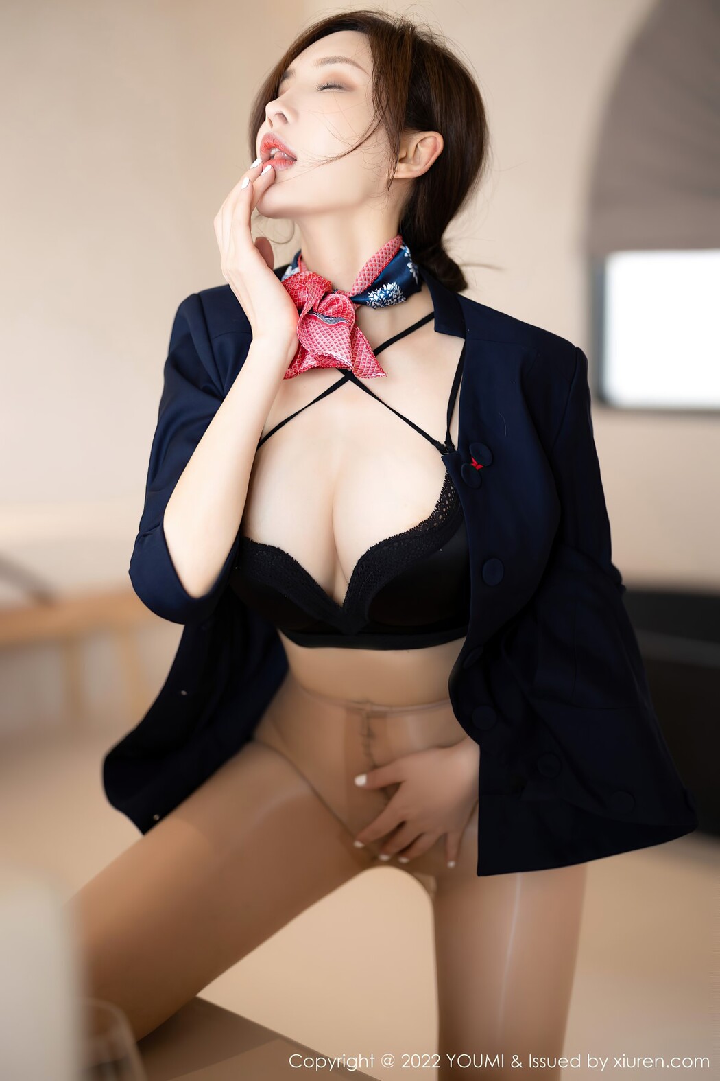 YouMi尤蜜荟 Vol.858 Nai Ping Tu Fei Yuan Ai Cuo Chou Hei Qiong