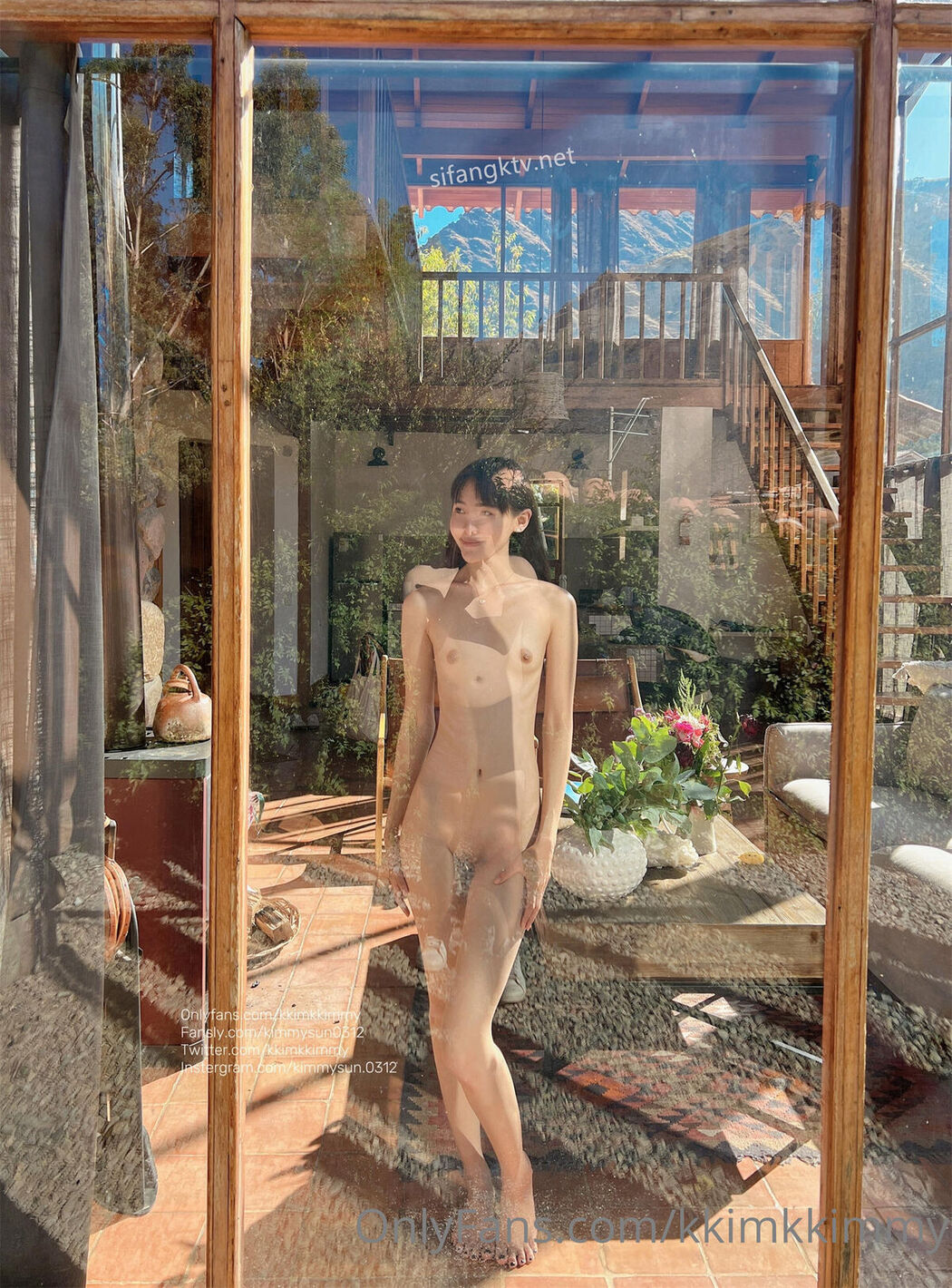 kkimkkimmy – 泰国高挑白皙甜美女神 旅行还不忘拍裸照很敬业 Part03 (68P)