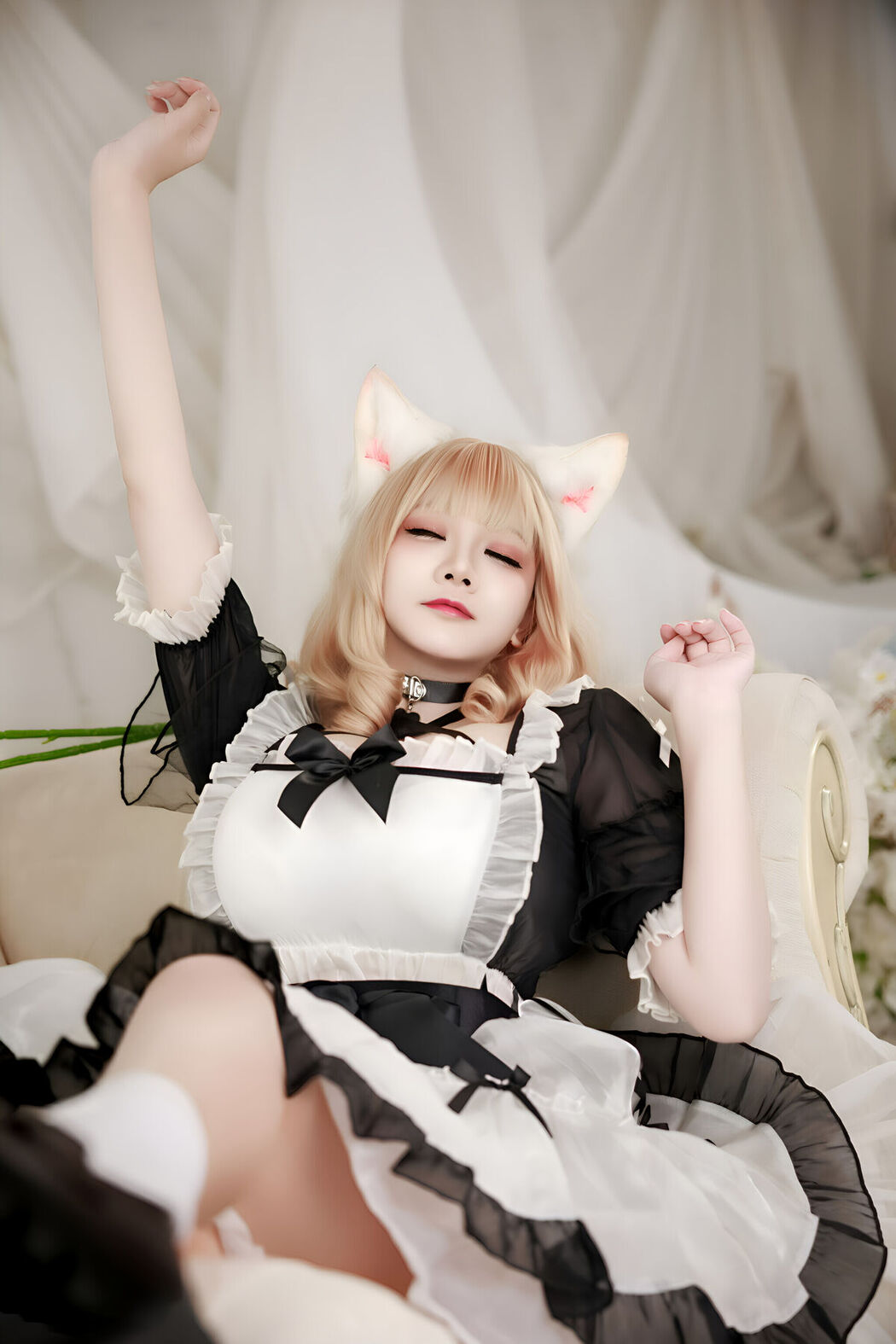 Coser@阿雪雪 – 午后女仆 Part01 (49P)