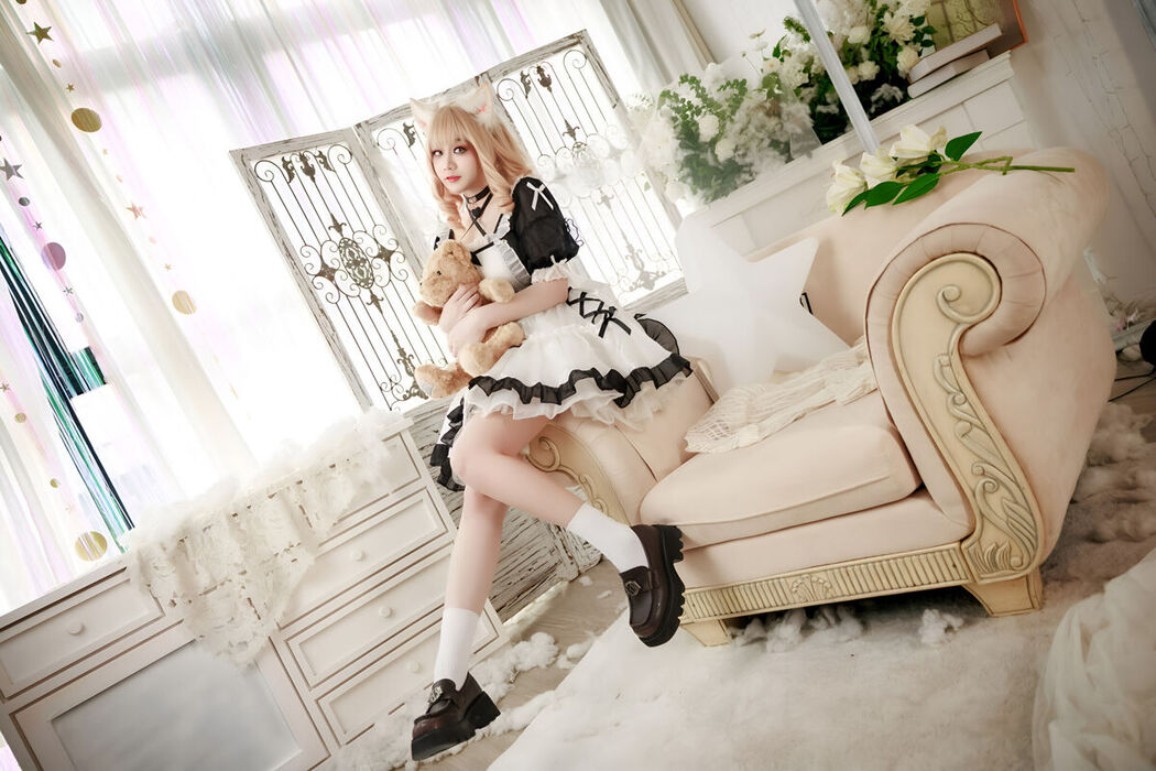 Coser@阿雪雪 – 午后女仆 Part01 (49P)