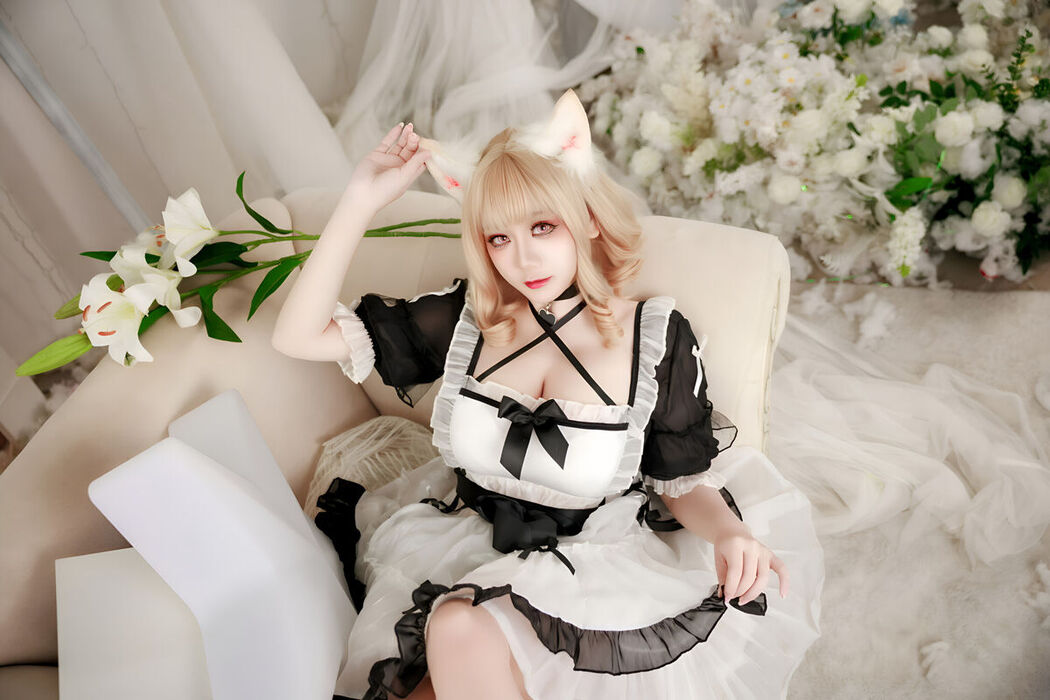 Coser@阿雪雪 – 午后女仆 Part01 (49P)