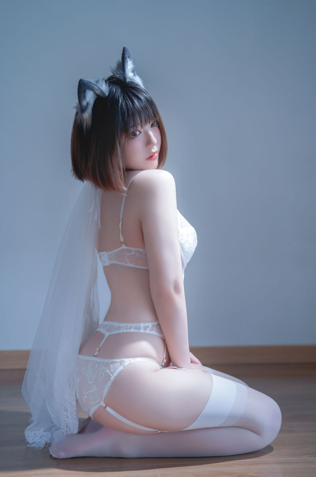 Coser@半半子 – 純白花嫁 (23P – 2V)