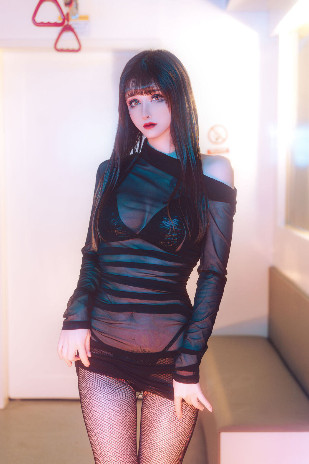 Coser@鹿八岁 – 地铁の调教 (66P)