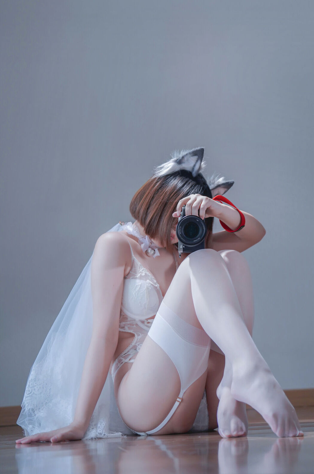Coser@半半子 – 純白花嫁 (23P – 2V)