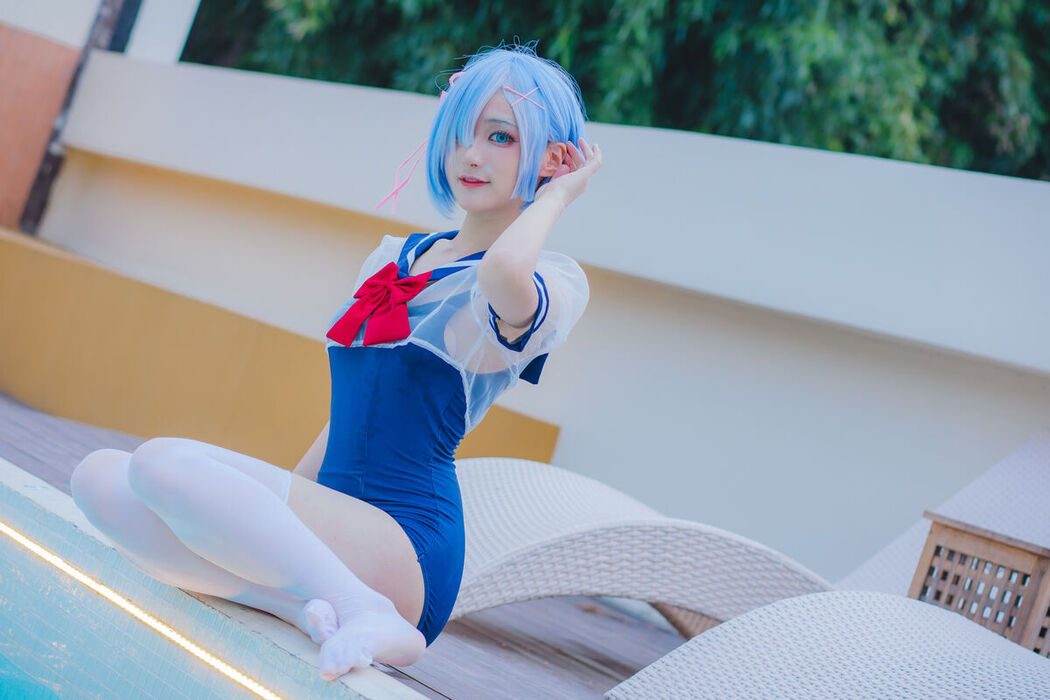 Coser@幼愛Youmeko – 蕾姆泳装 (19P)