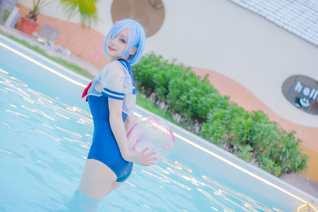 Coser@幼愛Youmeko – 蕾姆泳装 (19P)