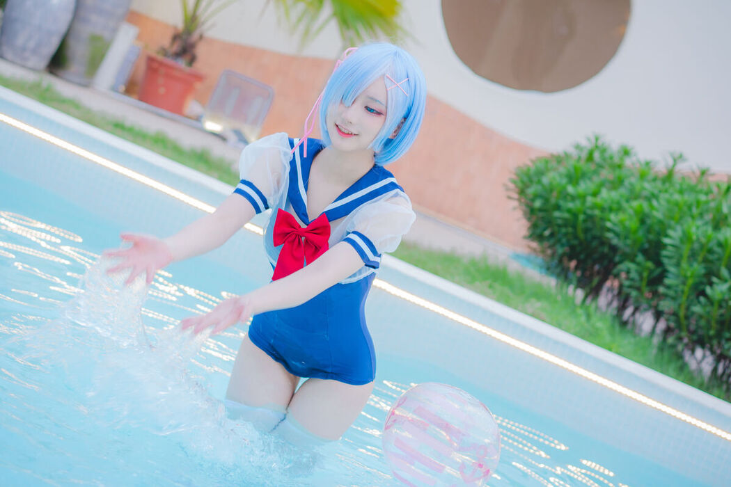 Coser@幼愛Youmeko – 蕾姆泳装 (19P)