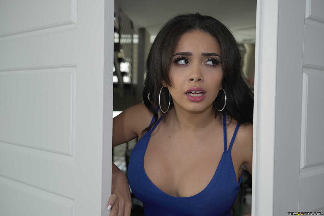 Aaliyah Hadid Wet Blowjob