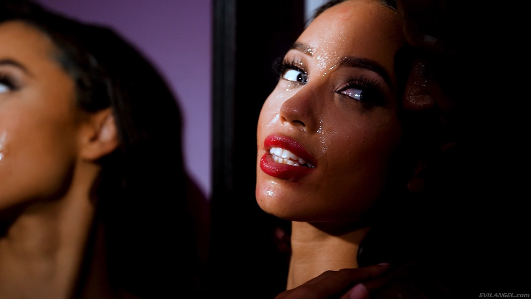 Alexis Tae In Pink Bunghole Gapes And Get Juice From A Cum Facial