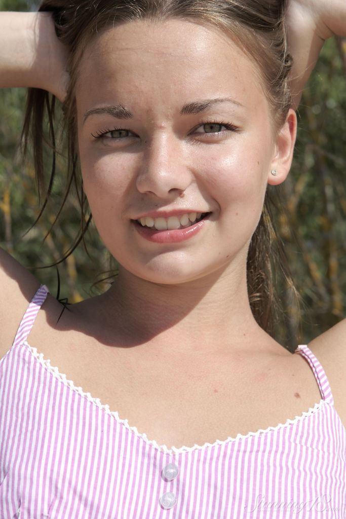 Alice D Getting Nude At Deserted Beach