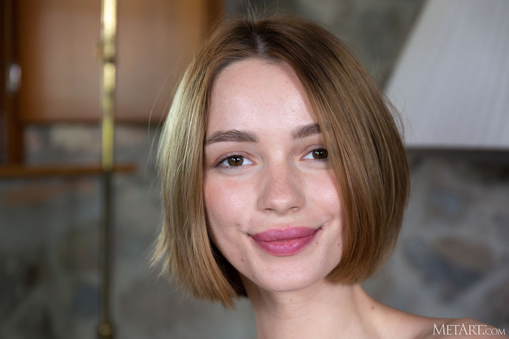 Amy Moloko Gives Tempting Rear View Of Her Succulent Shaved Pussy