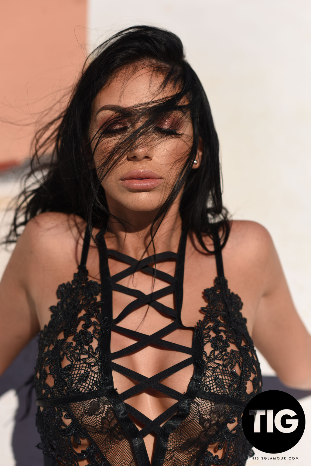 Anya Leigh Strips Her Lingerie And Shows Big Boobs