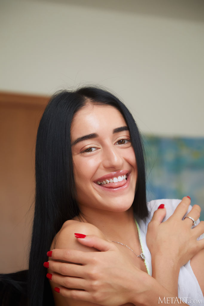 Ara Mix With Lush-lipped Pussy Pouting Open Invitingly As She Parts Her Slender Thighs