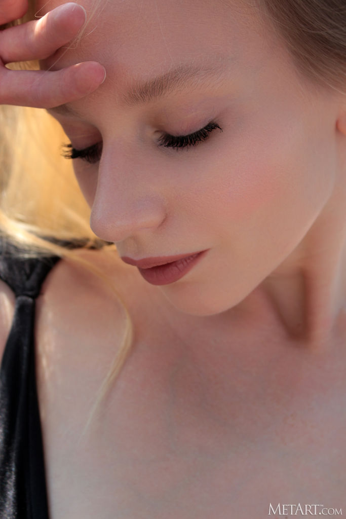 Annie Anne Blue-eyed Beauty Caresses Her Lovely Breasts