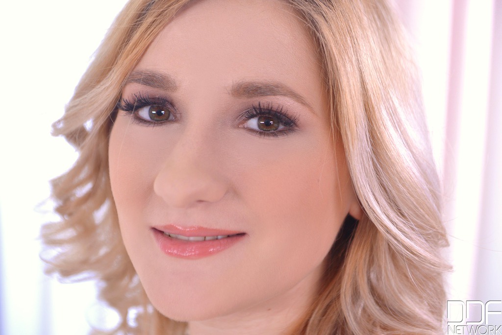 Auddi And Huge Natural Tits