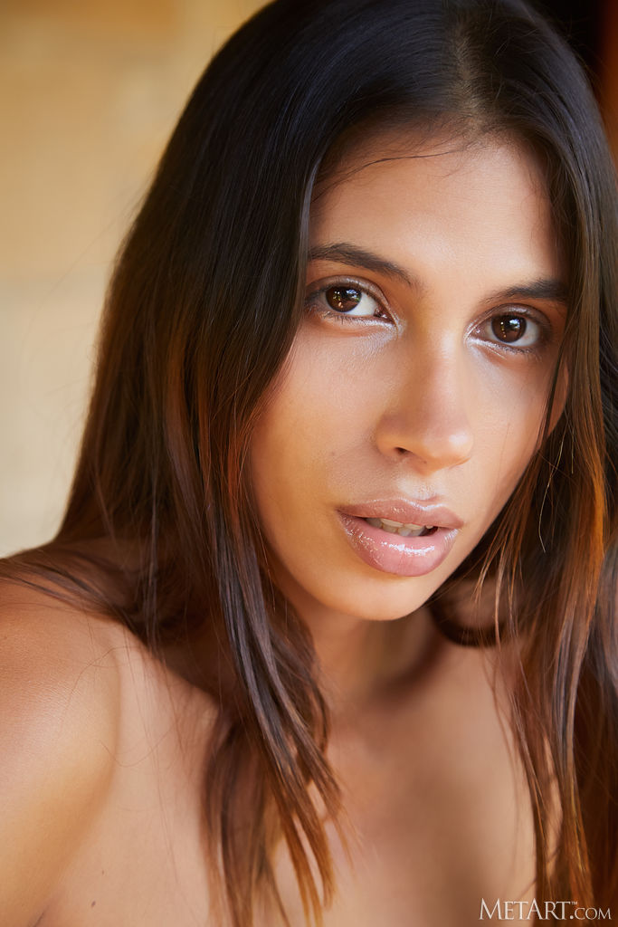 Baby Nicols And Dark-lipped Pussy Pouts Open